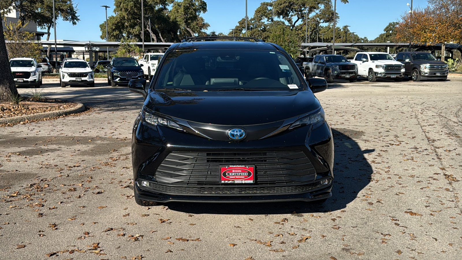 2024 Toyota Sienna Woodland Edition 2