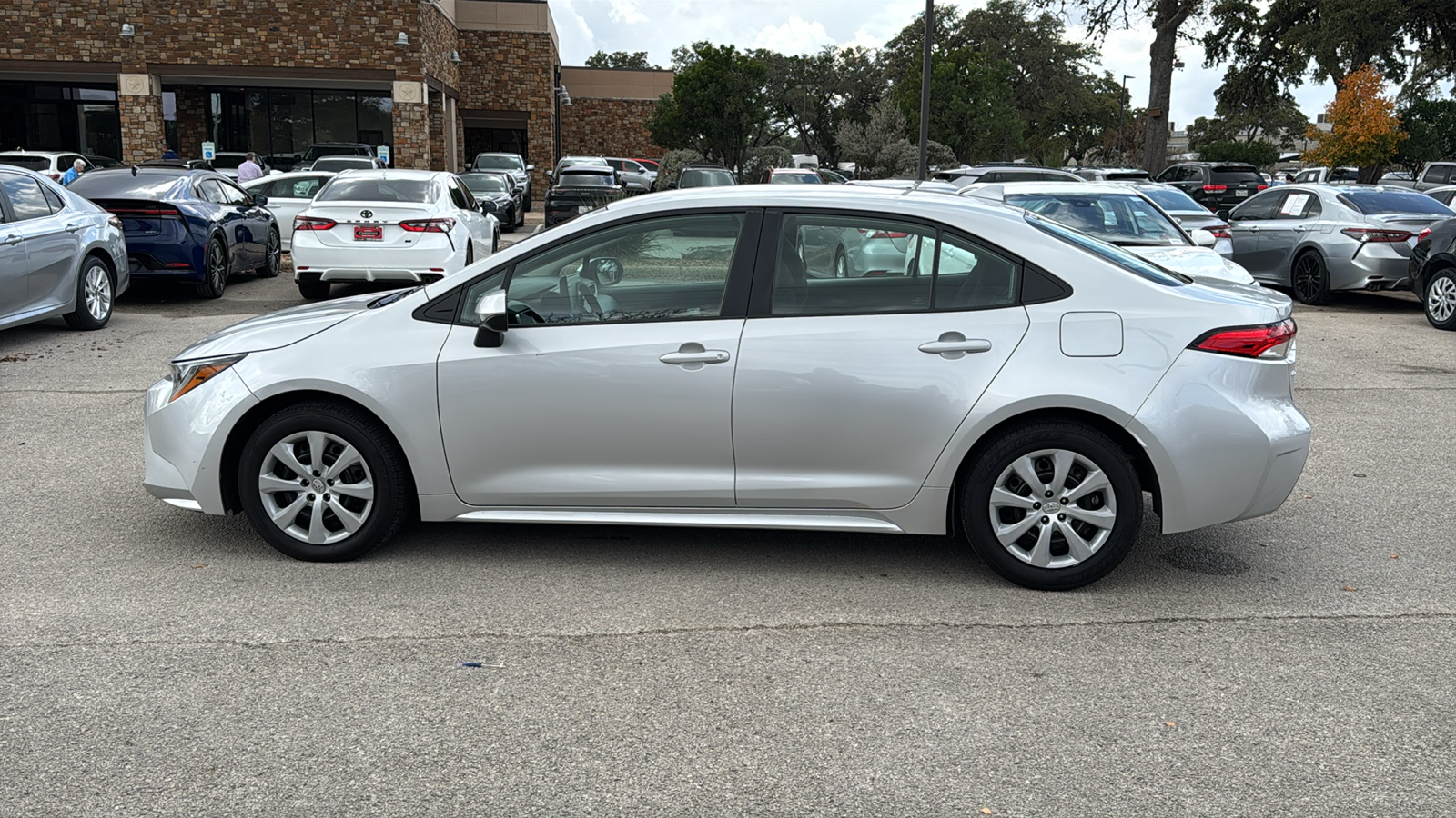 2022 Toyota Corolla LE 4