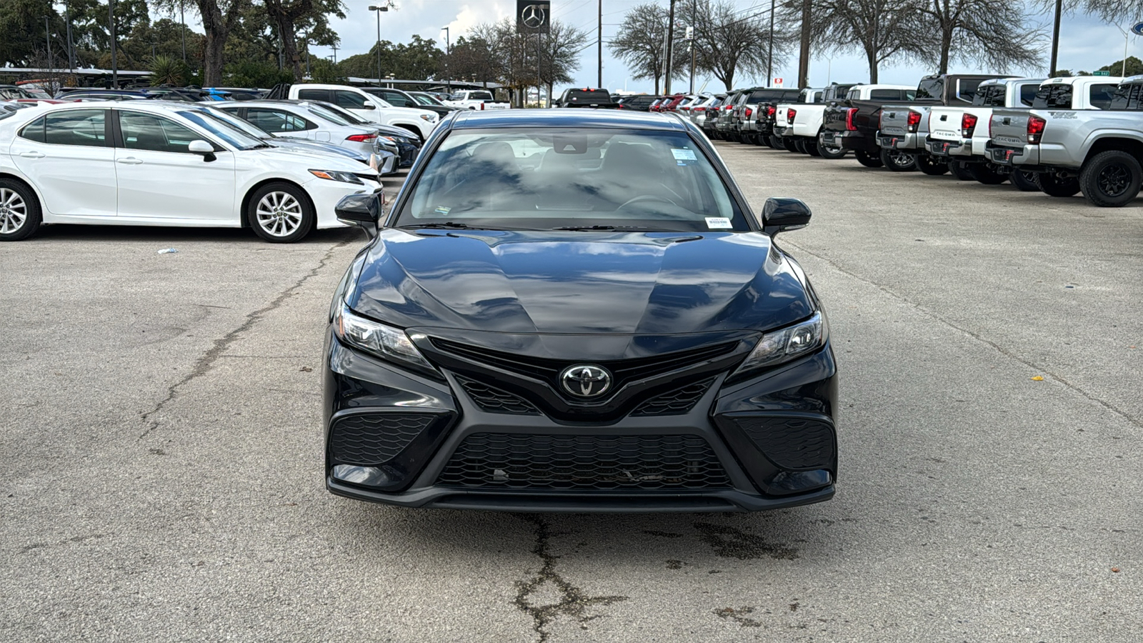 2023 Toyota Camry SE 2