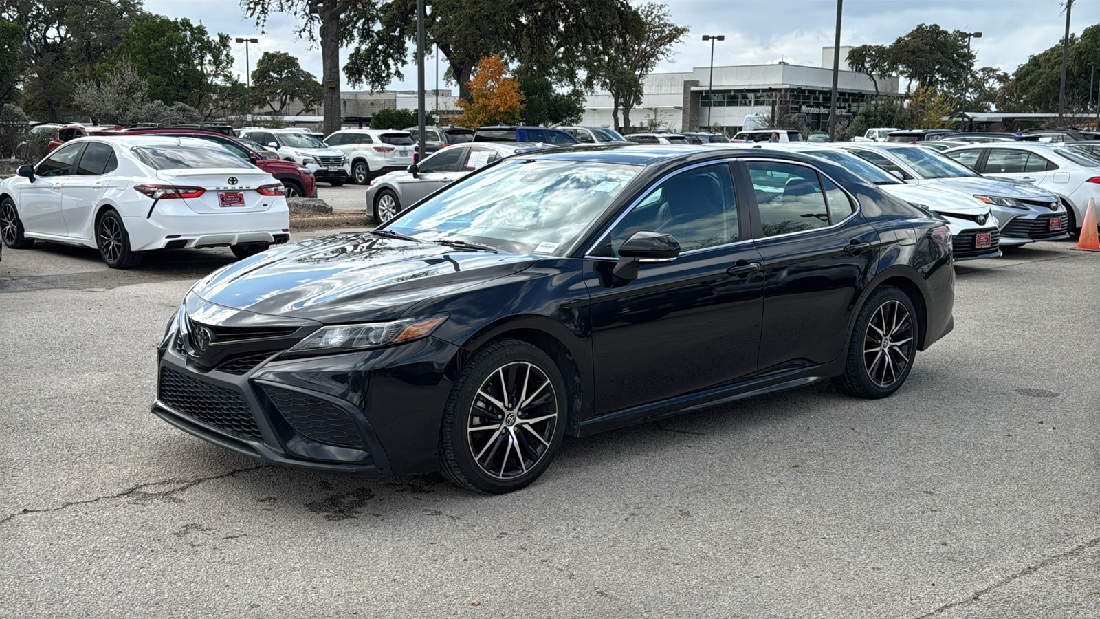 2023 Toyota Camry SE 3