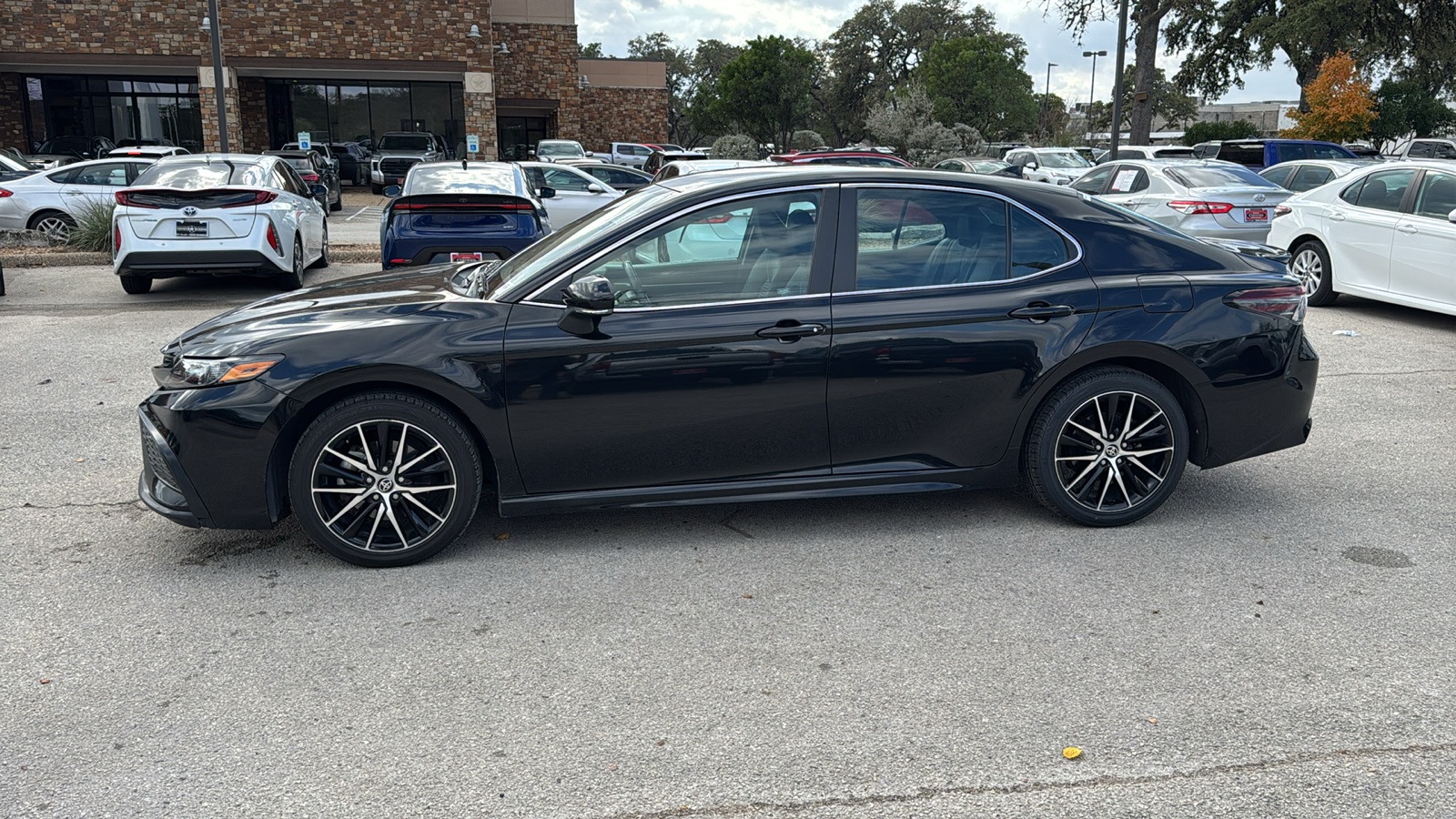 2023 Toyota Camry SE 4