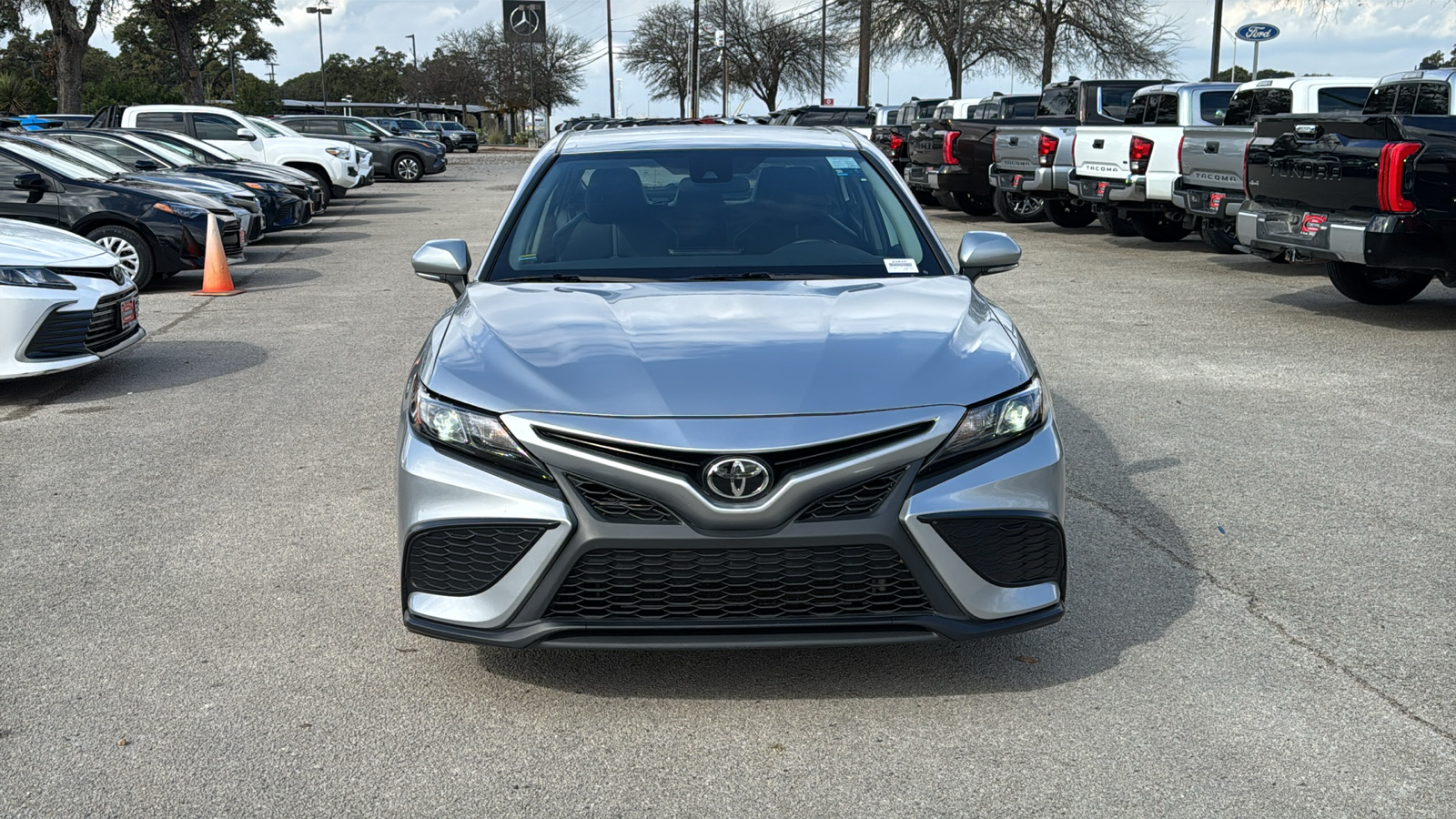 2022 Toyota Camry SE 2