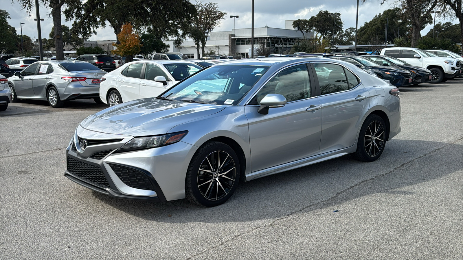 2022 Toyota Camry SE 3