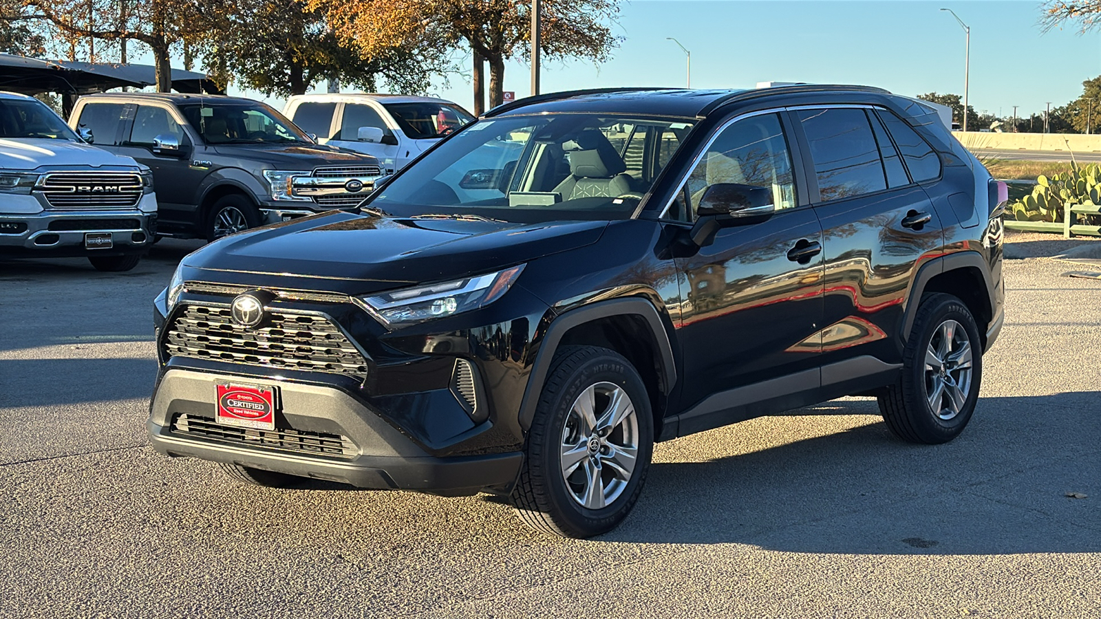 2022 Toyota RAV4 XLE 3