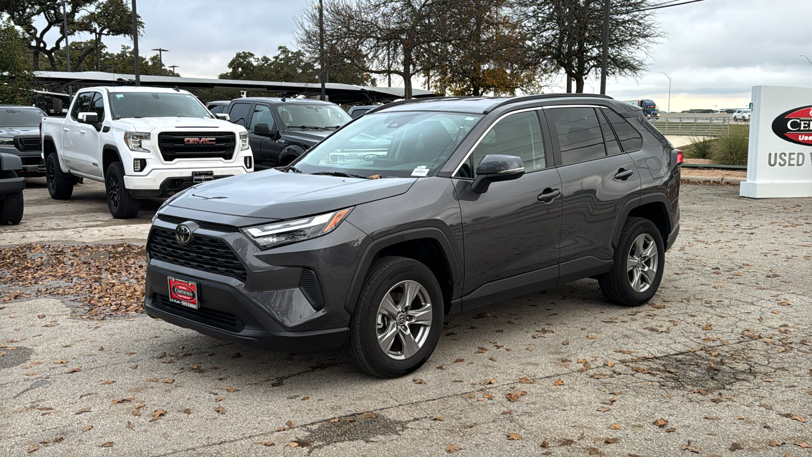 2024 Toyota RAV4 XLE 3