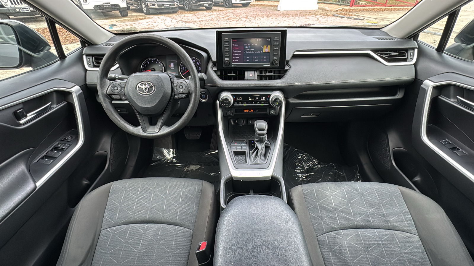 2022 Toyota RAV4 XLE 18