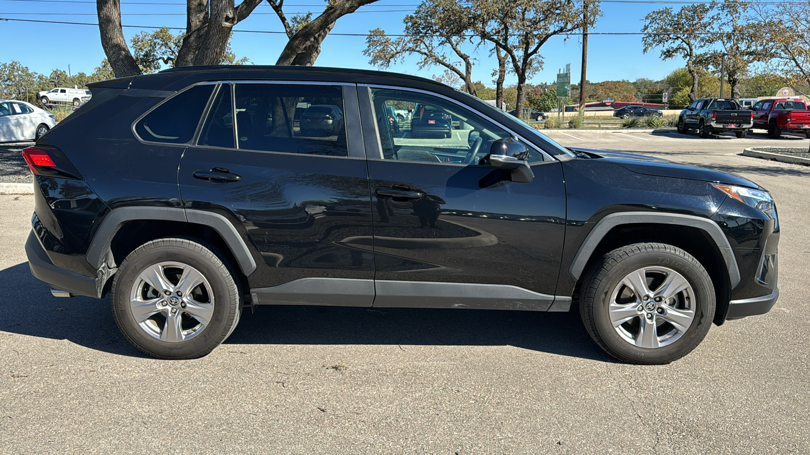 2022 Toyota RAV4 XLE 8