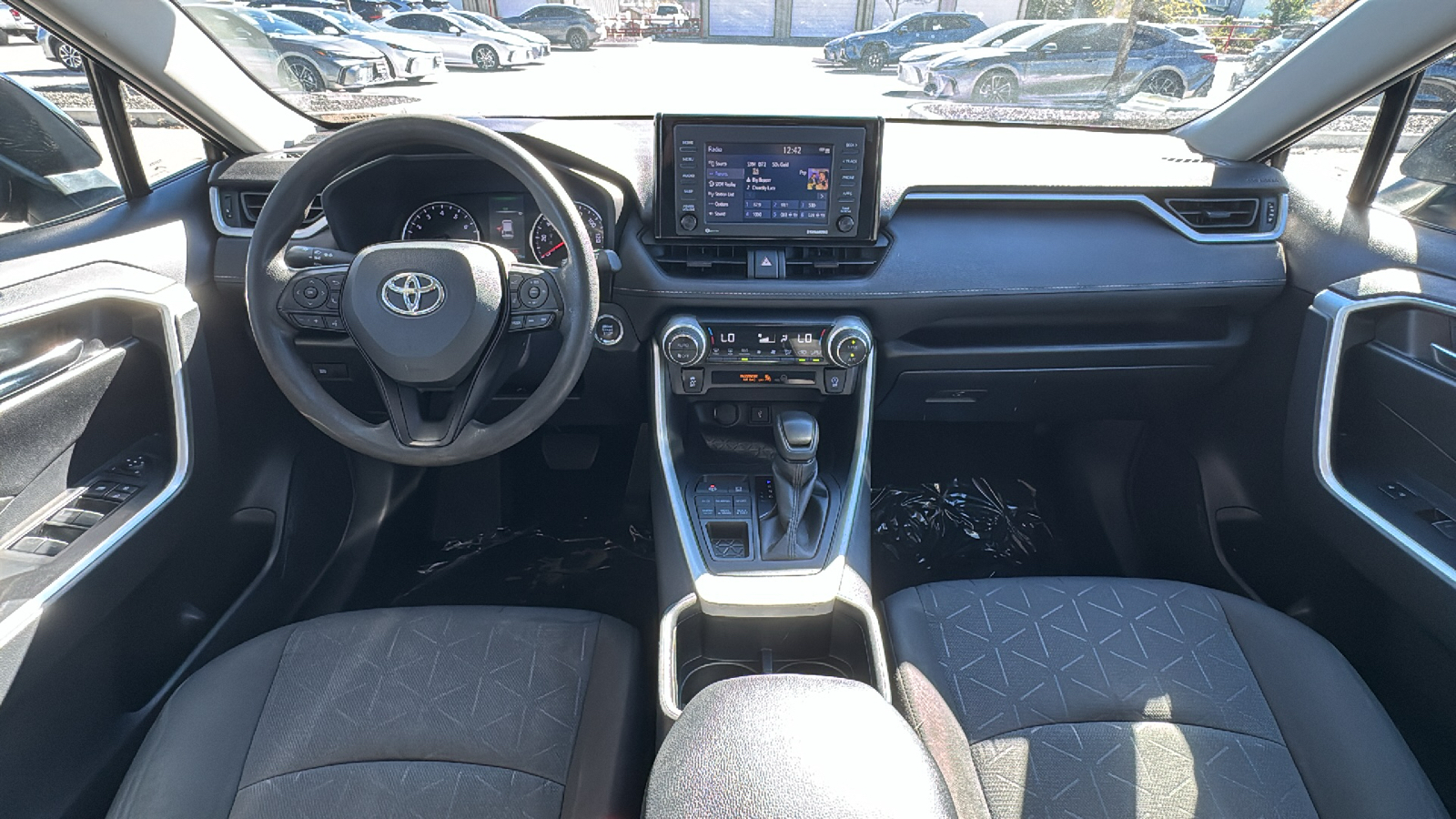 2022 Toyota RAV4 XLE 26