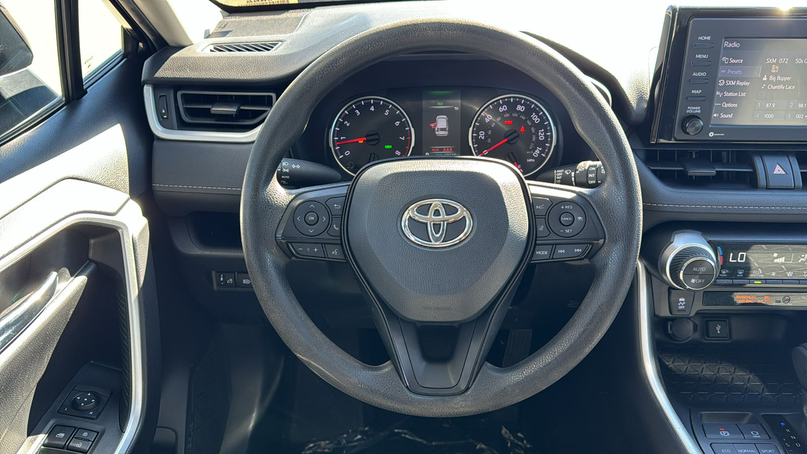 2022 Toyota RAV4 XLE 27