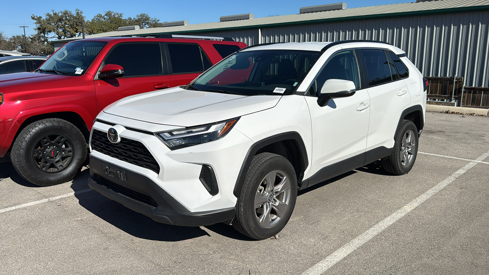 2023 Toyota RAV4 XLE 3