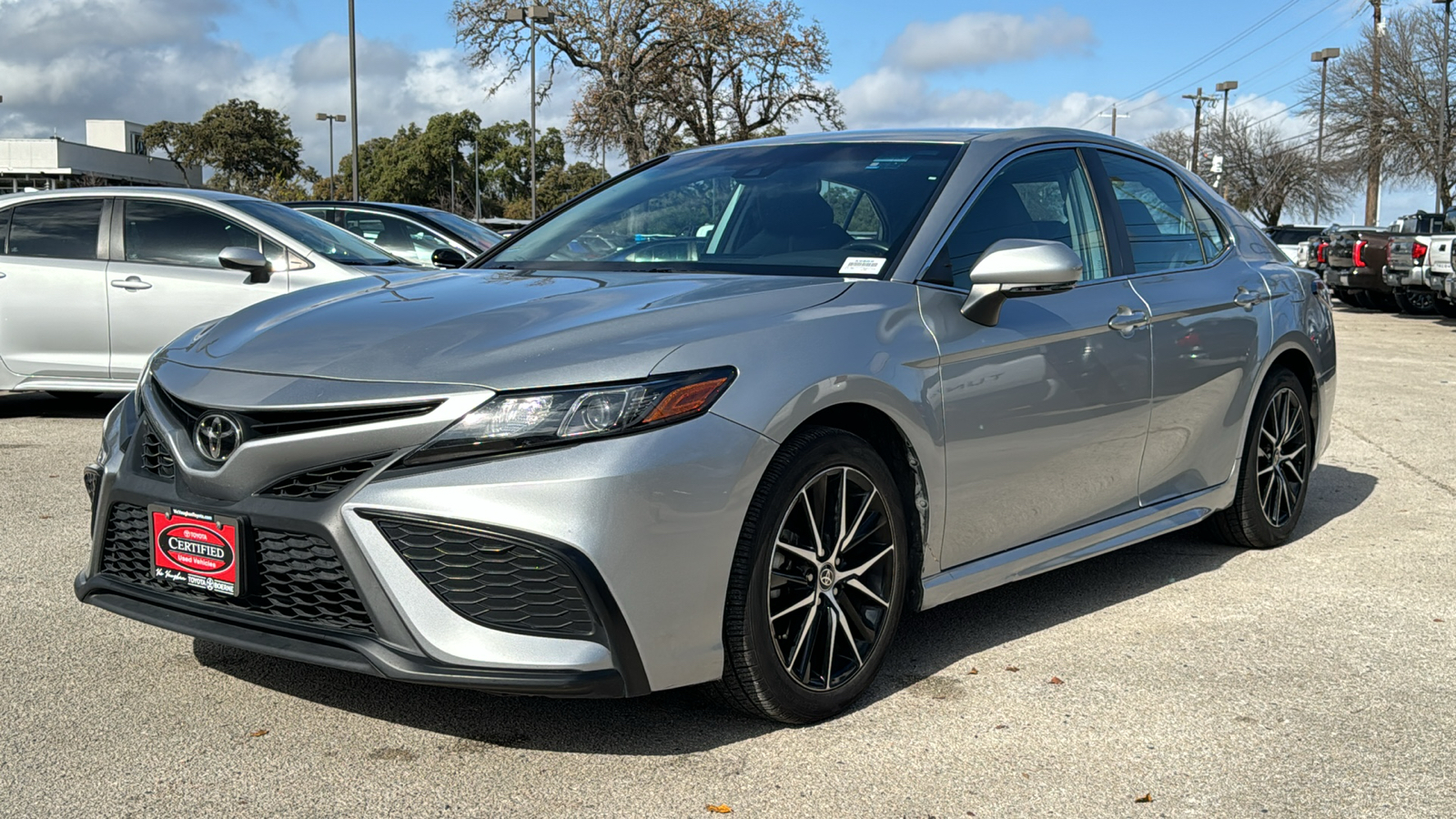 2022 Toyota Camry SE 3