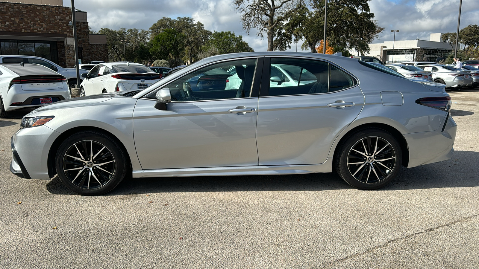 2022 Toyota Camry SE 4