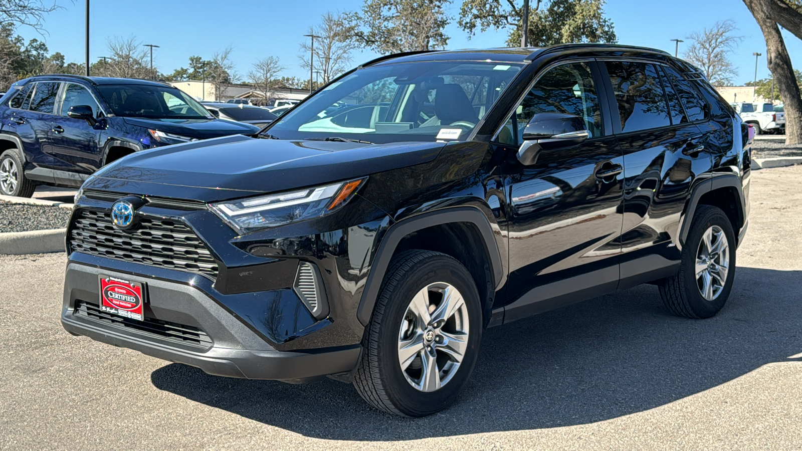 2024 Toyota RAV4 Hybrid XLE 3