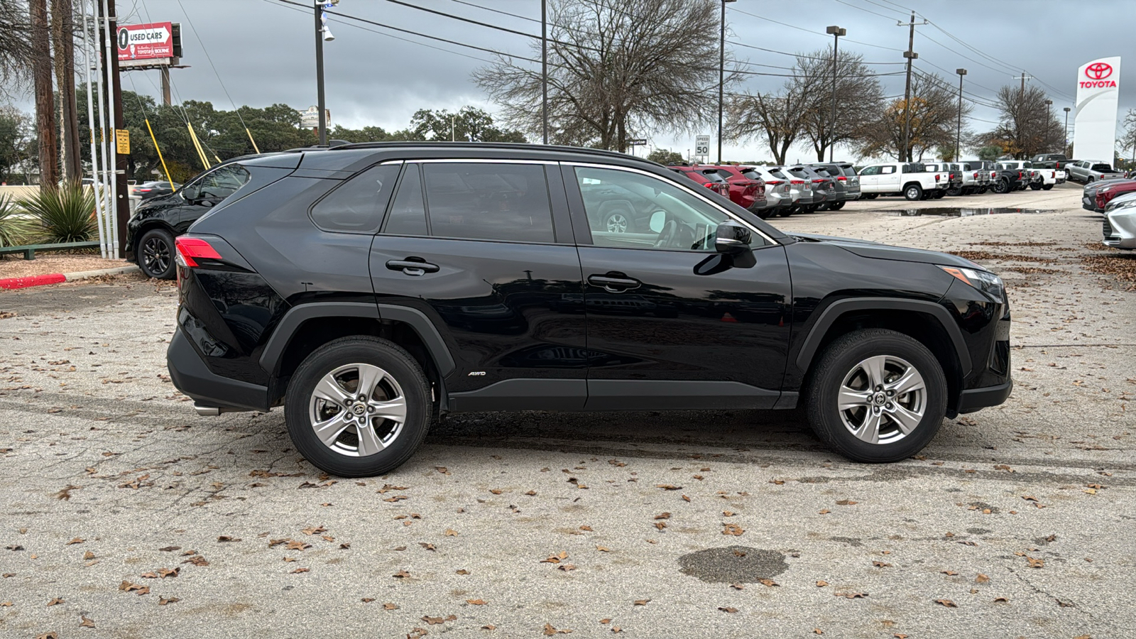 2024 Toyota RAV4 Hybrid XLE 8