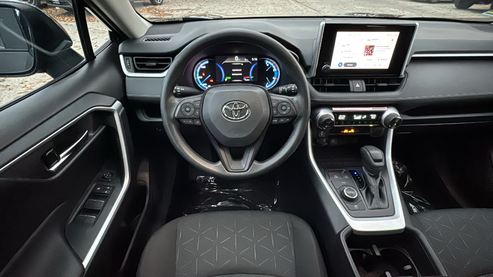 2024 Toyota RAV4 Hybrid XLE 18