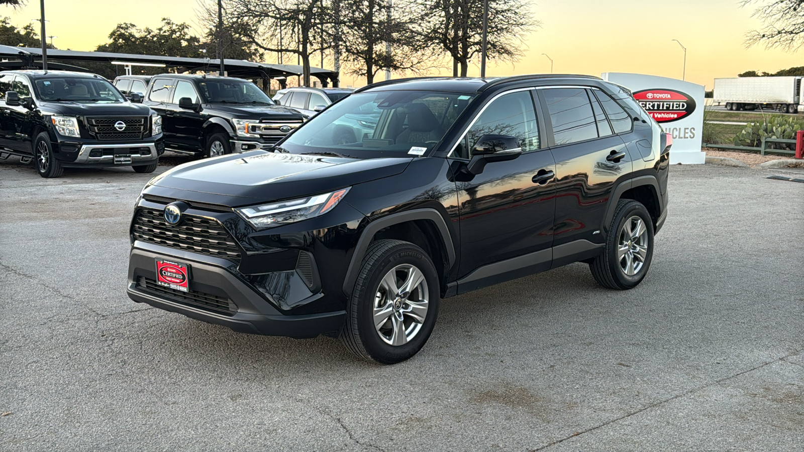 2024 Toyota RAV4 Hybrid XLE 3