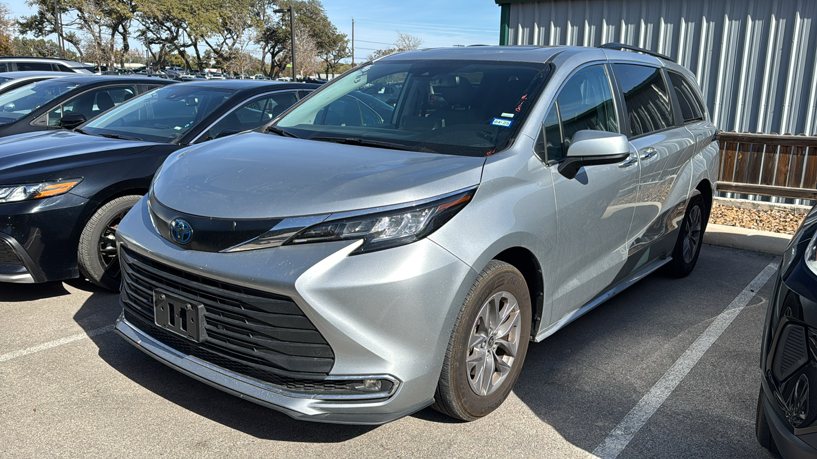 2023 Toyota Sienna XLE 3