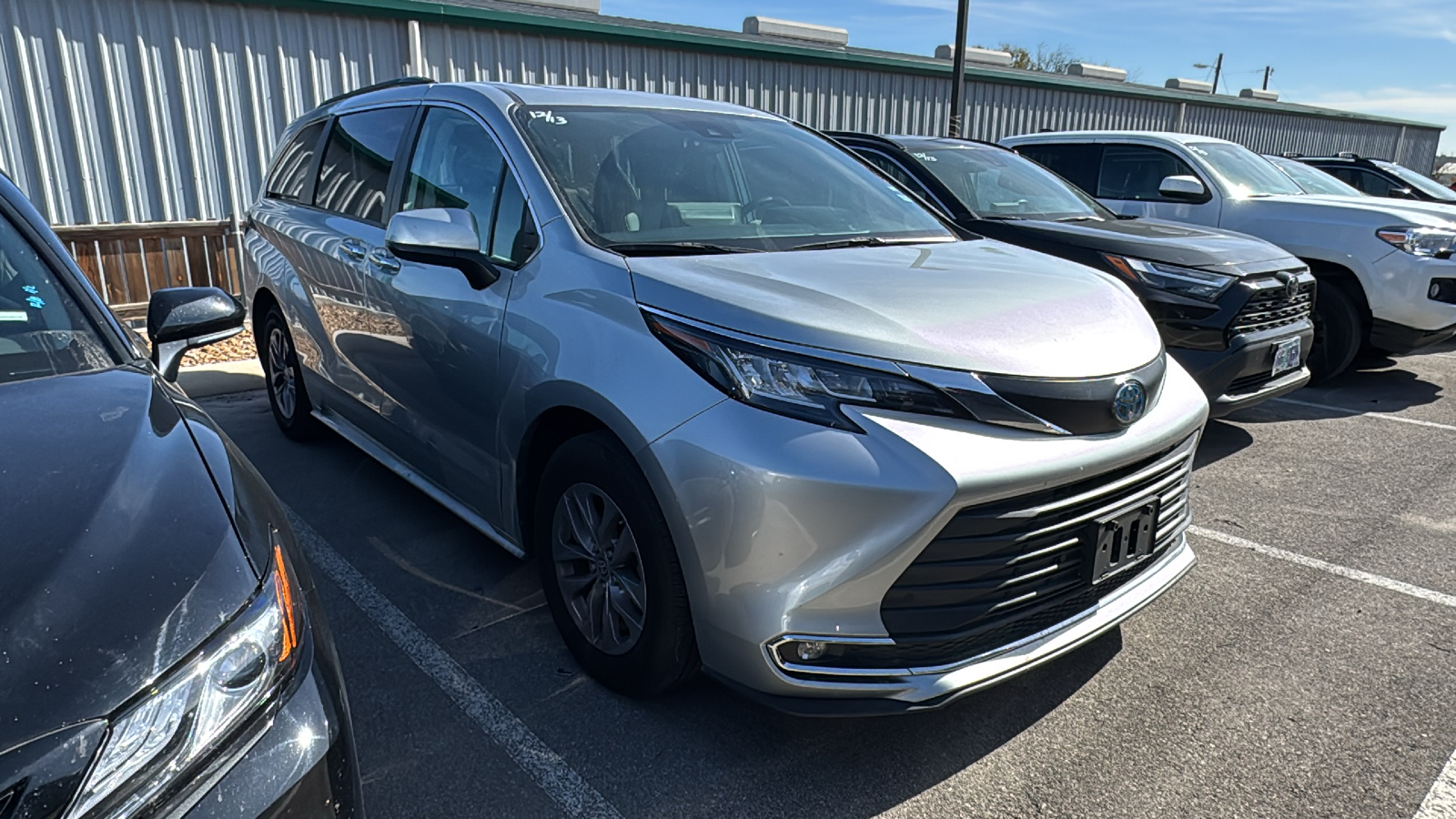 2023 Toyota Sienna XLE 11