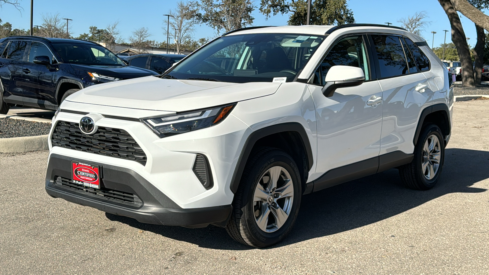 2022 Toyota RAV4 XLE 3