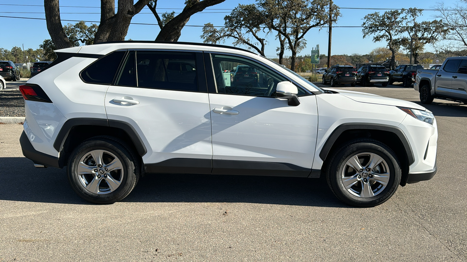 2022 Toyota RAV4 XLE 8