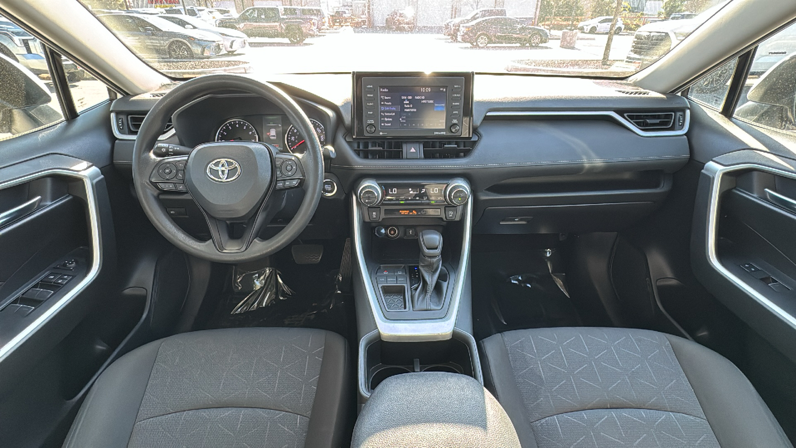 2022 Toyota RAV4 XLE 26