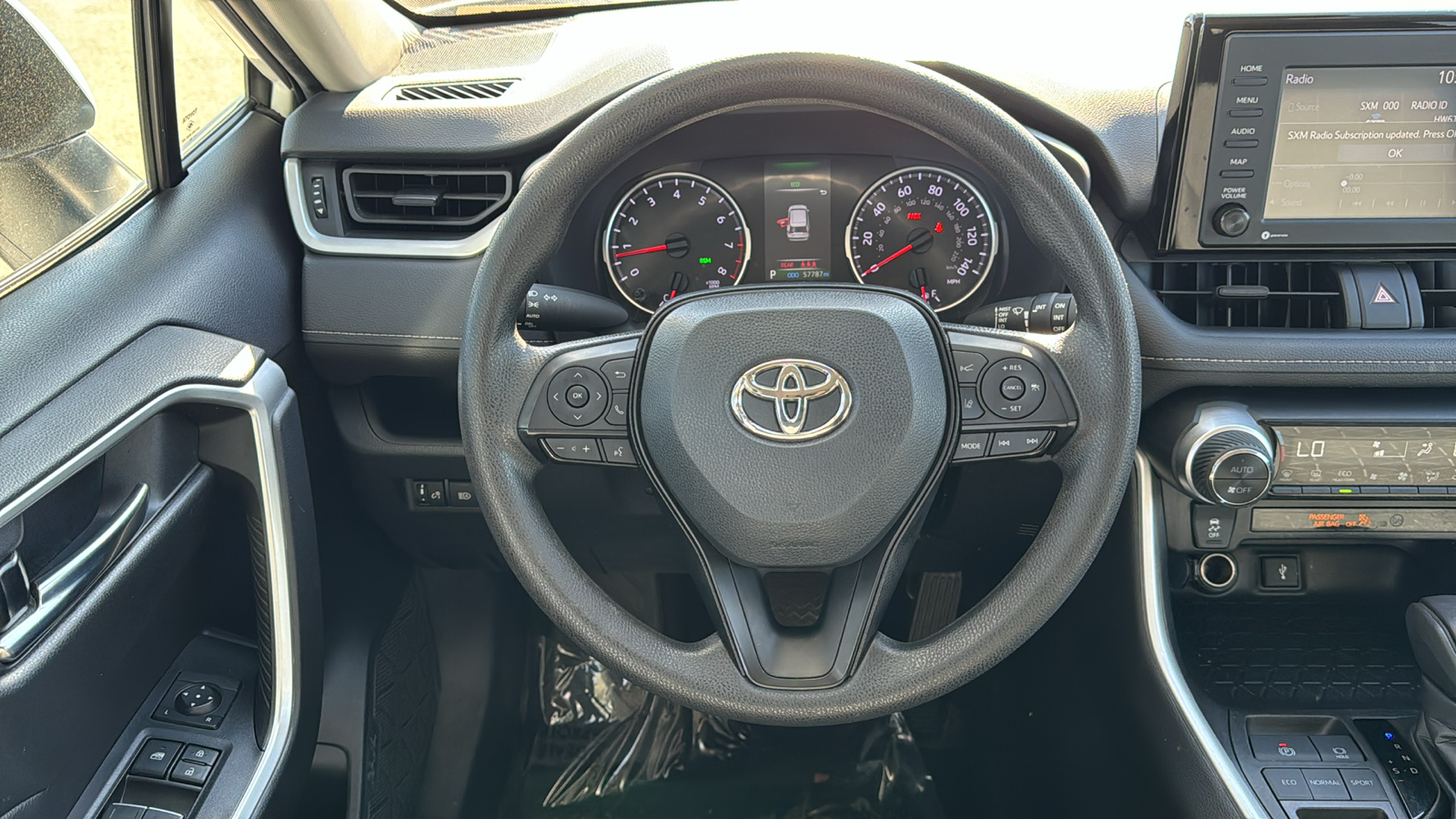 2022 Toyota RAV4 XLE 27