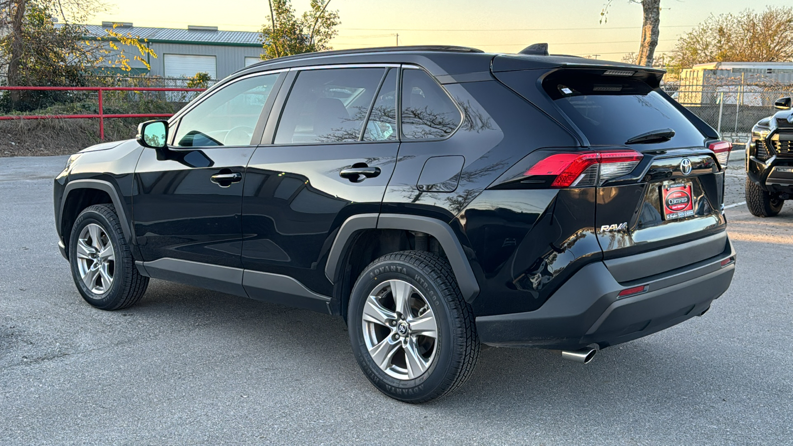 2023 Toyota RAV4 XLE 5