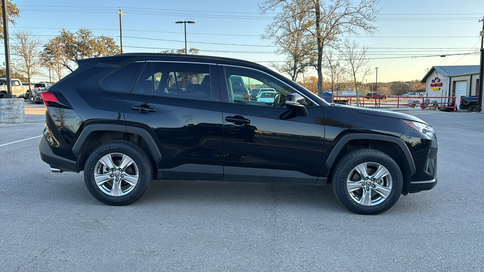 2023 Toyota RAV4 XLE 8