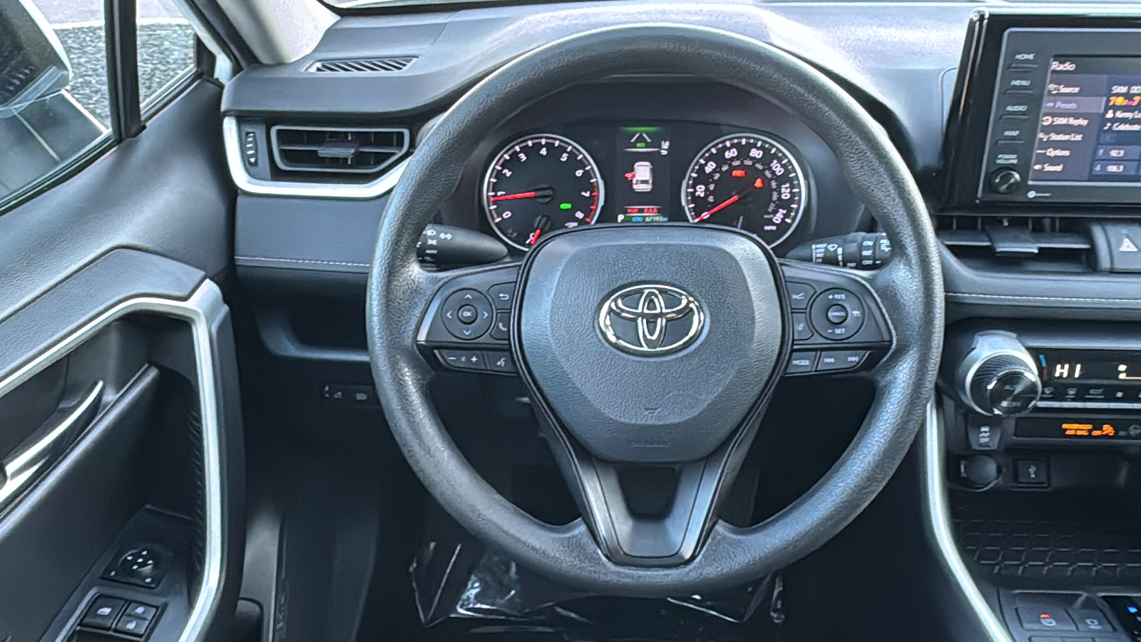 2022 Toyota RAV4 XLE 27