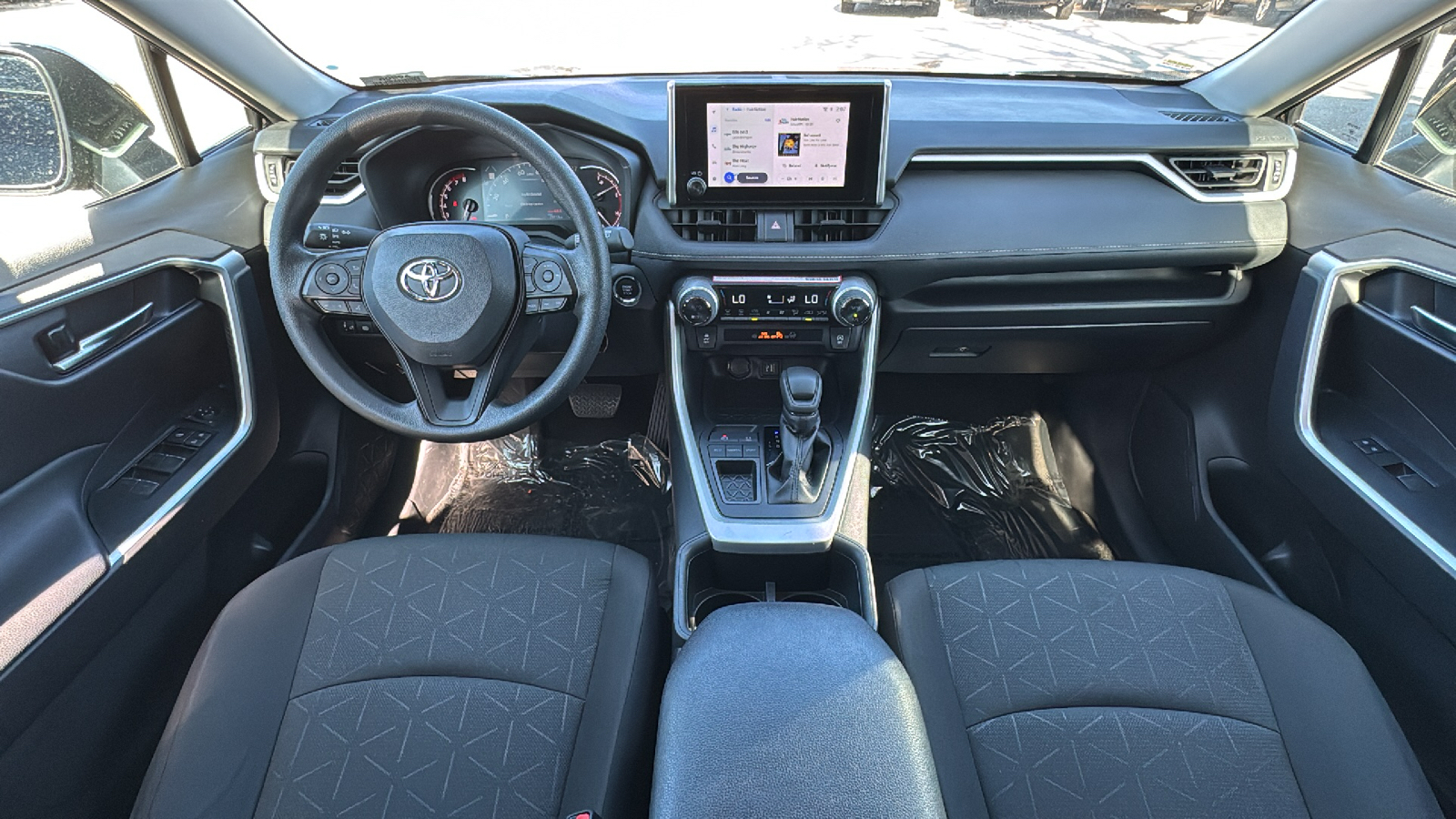 2024 Toyota RAV4 XLE 18