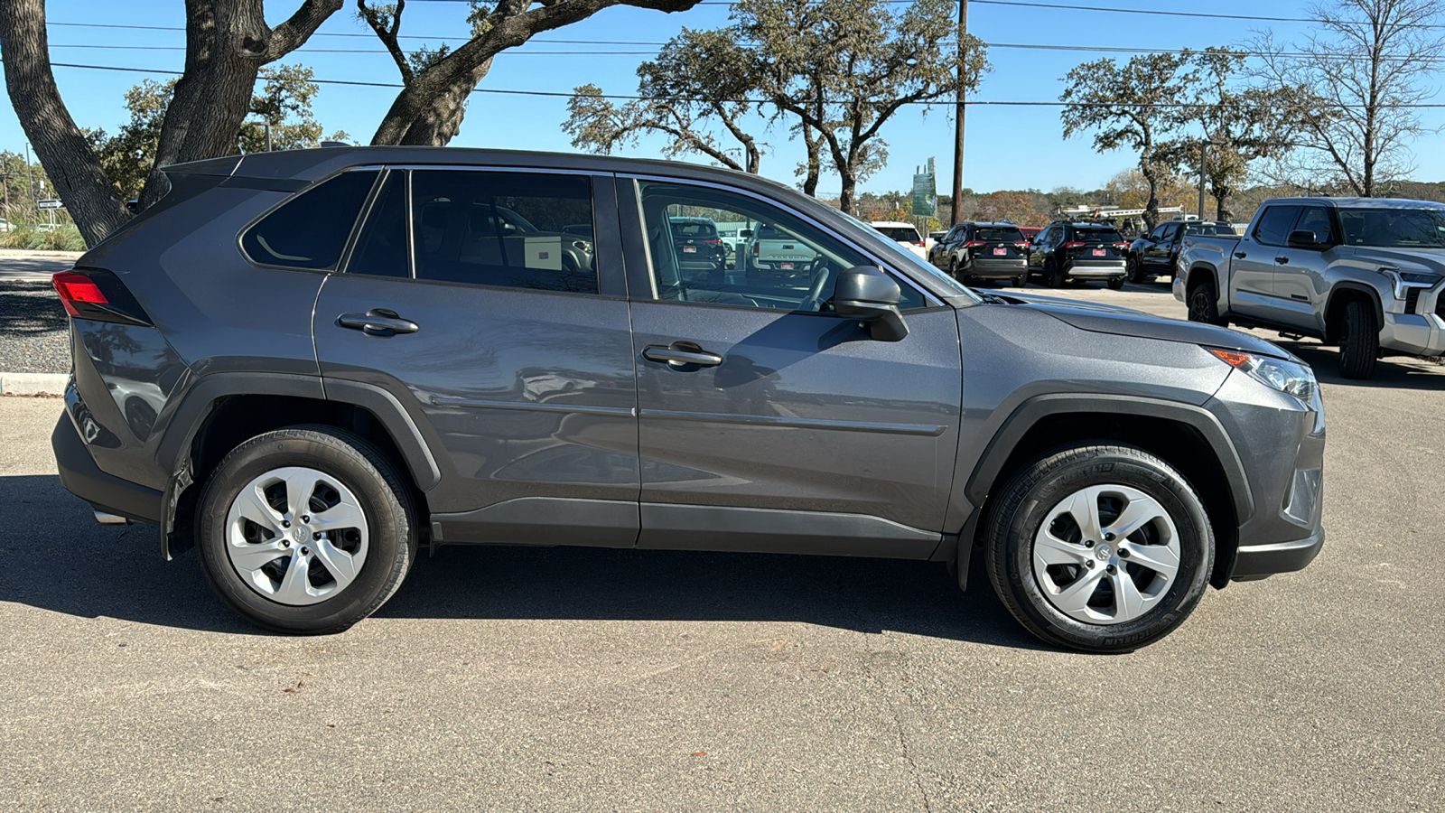 2022 Toyota RAV4 LE 8