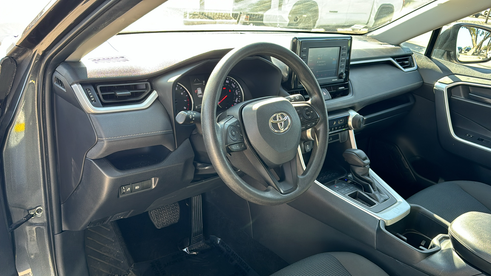 2022 Toyota RAV4 LE 12