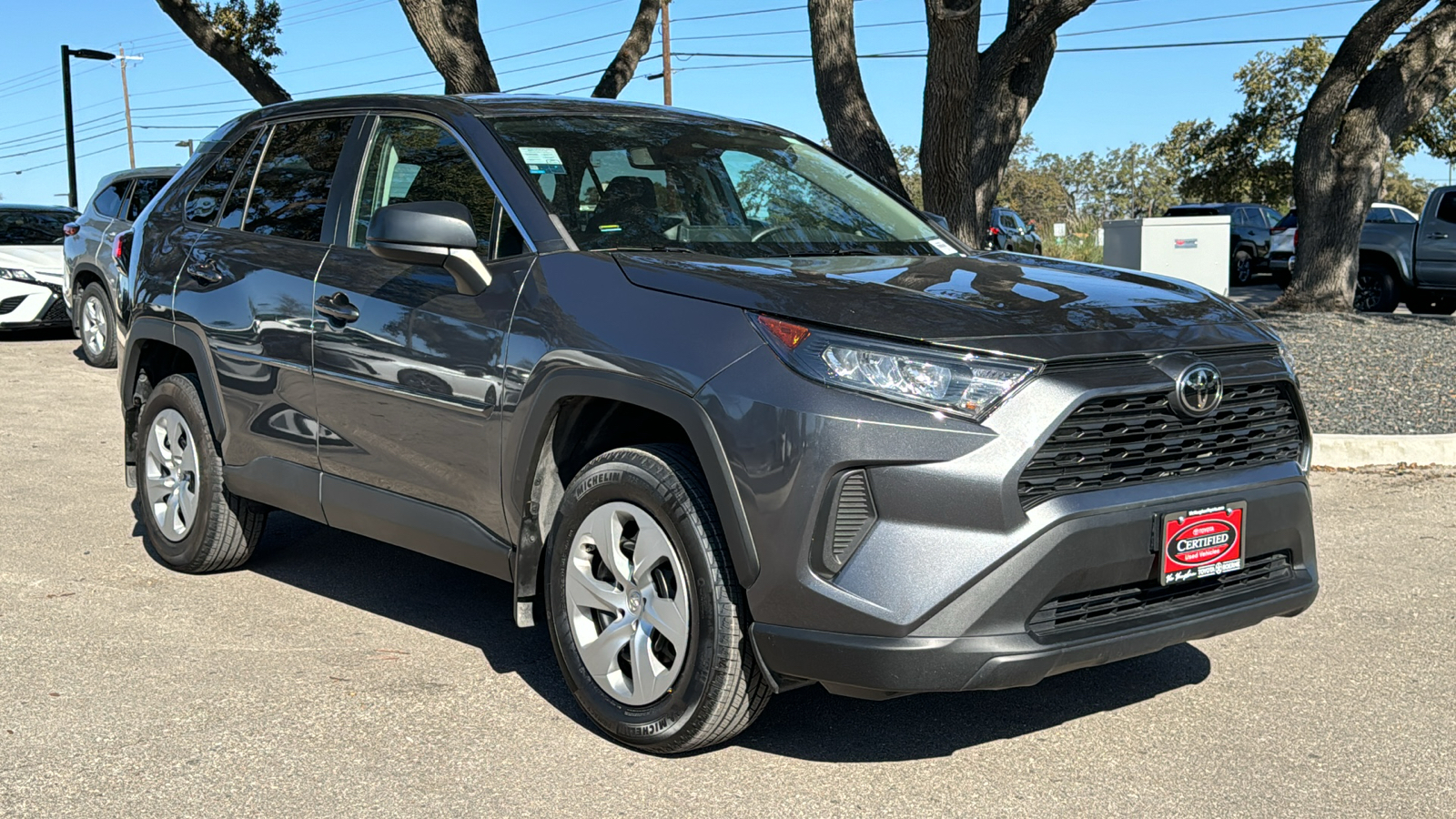 2022 Toyota RAV4 LE 34