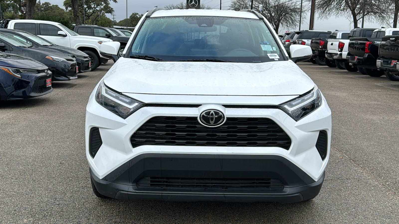 2022 Toyota RAV4 XLE 2