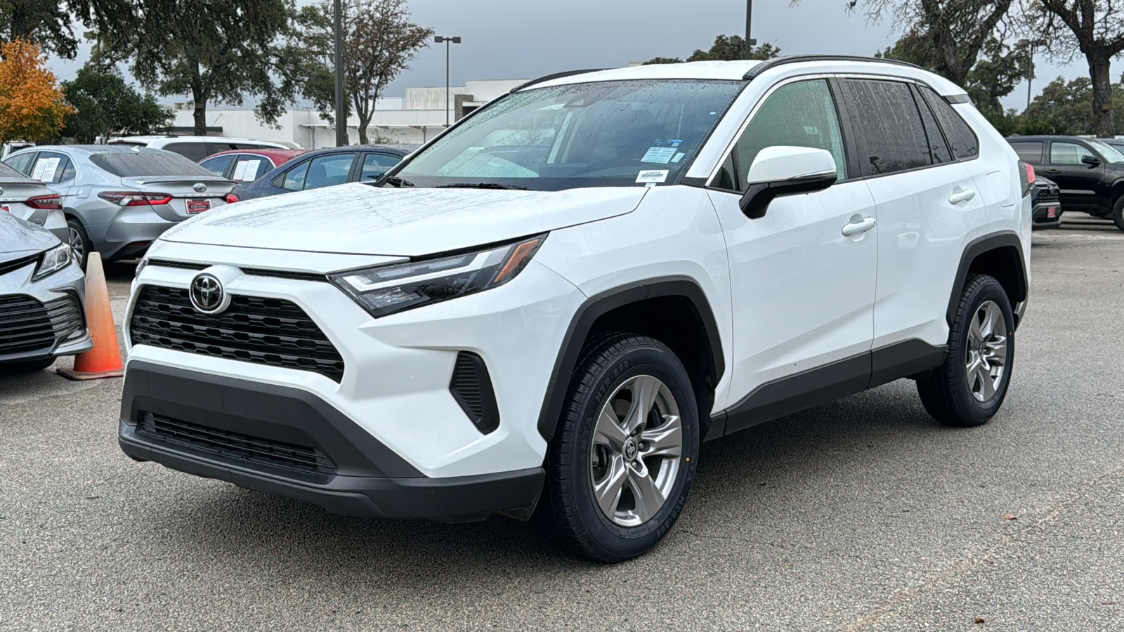 2022 Toyota RAV4 XLE 3