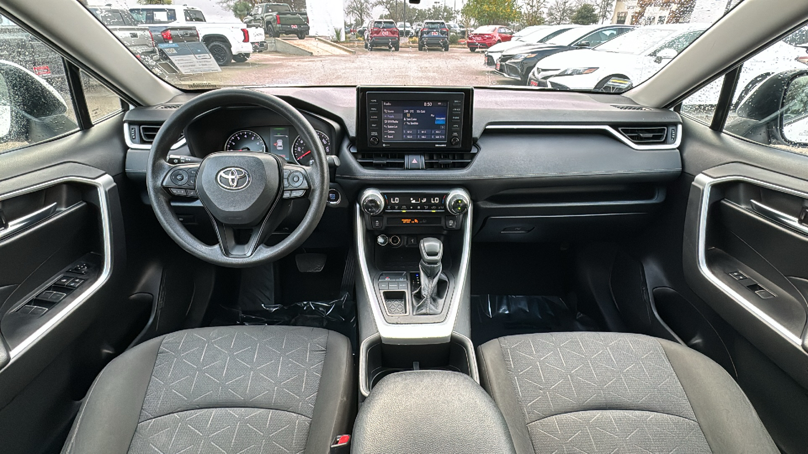 2022 Toyota RAV4 XLE 26