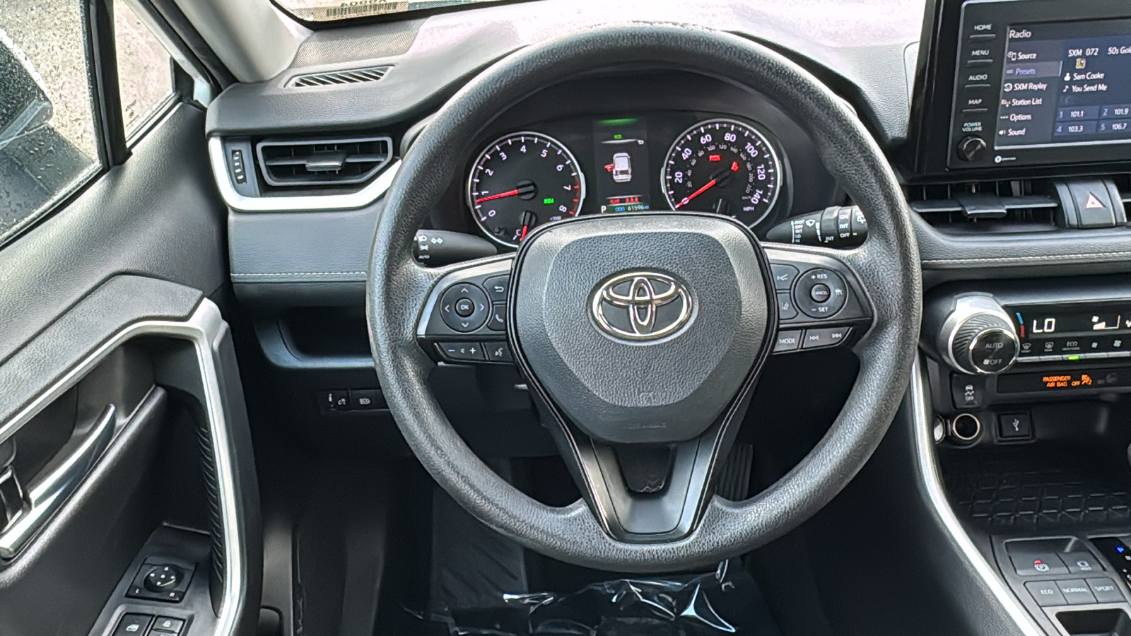 2022 Toyota RAV4 XLE 27