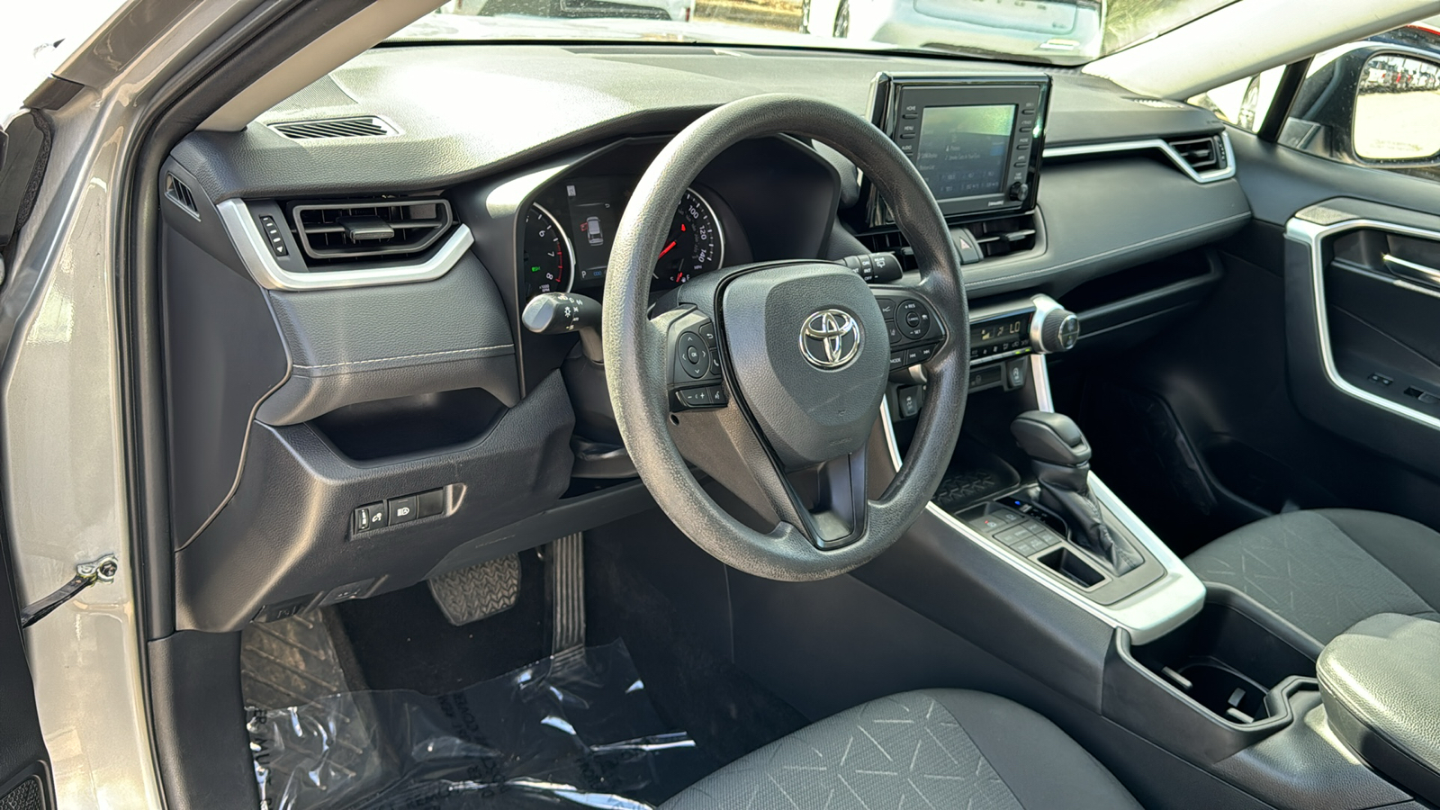 2022 Toyota RAV4 XLE 12