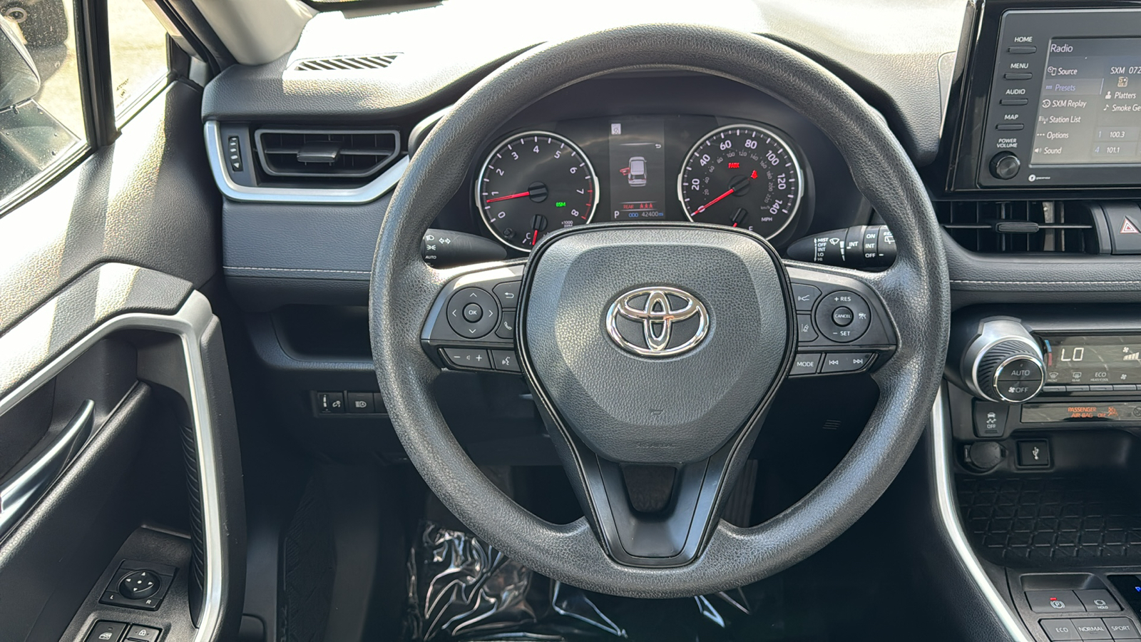 2022 Toyota RAV4 XLE 27