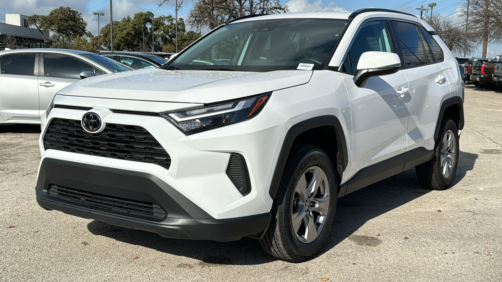 2023 Toyota RAV4 XLE 3