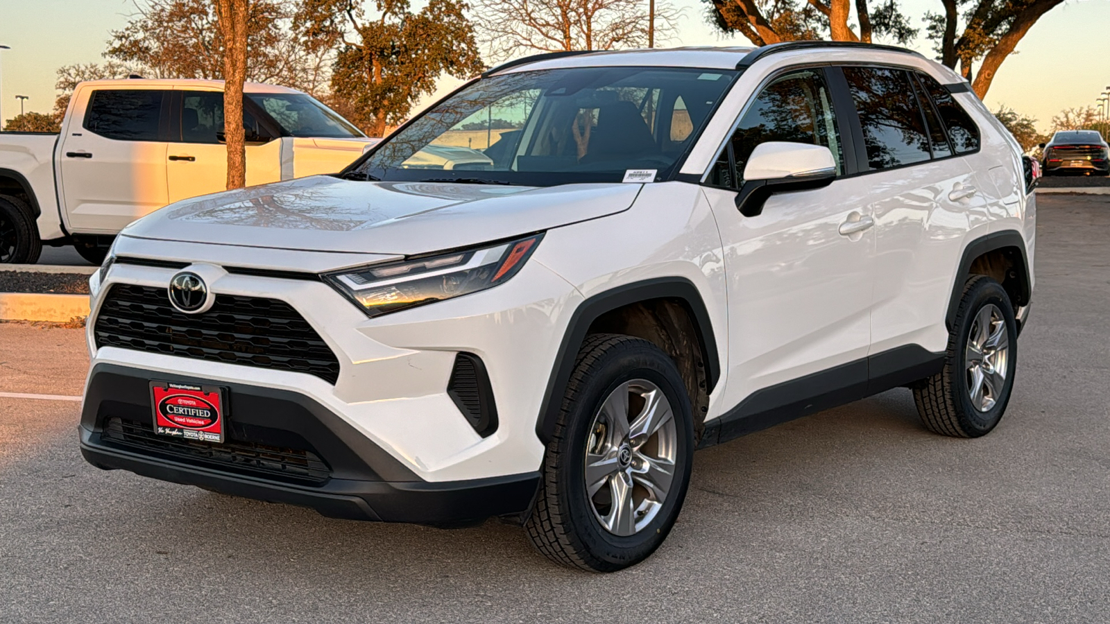 2023 Toyota RAV4 XLE 3