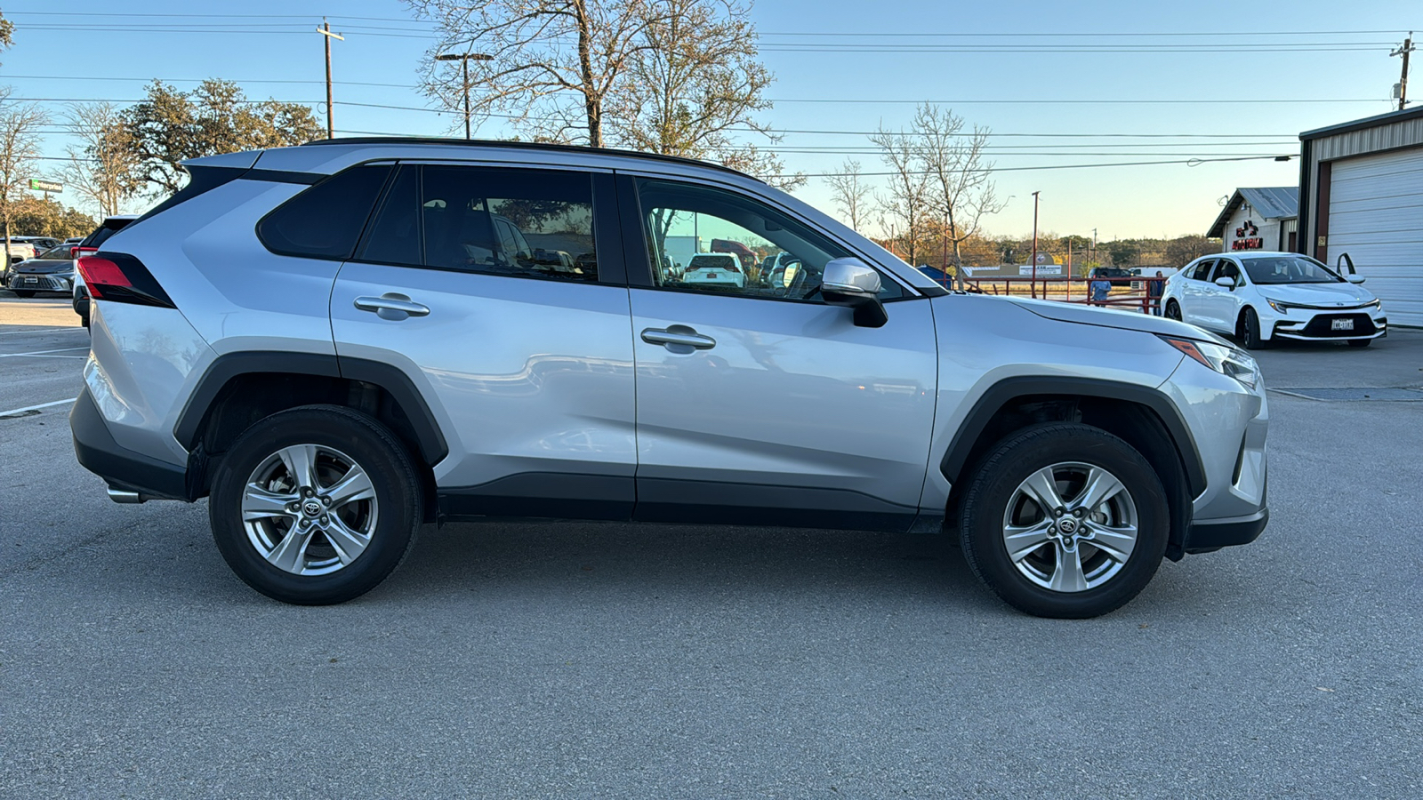 2024 Toyota RAV4 XLE 8