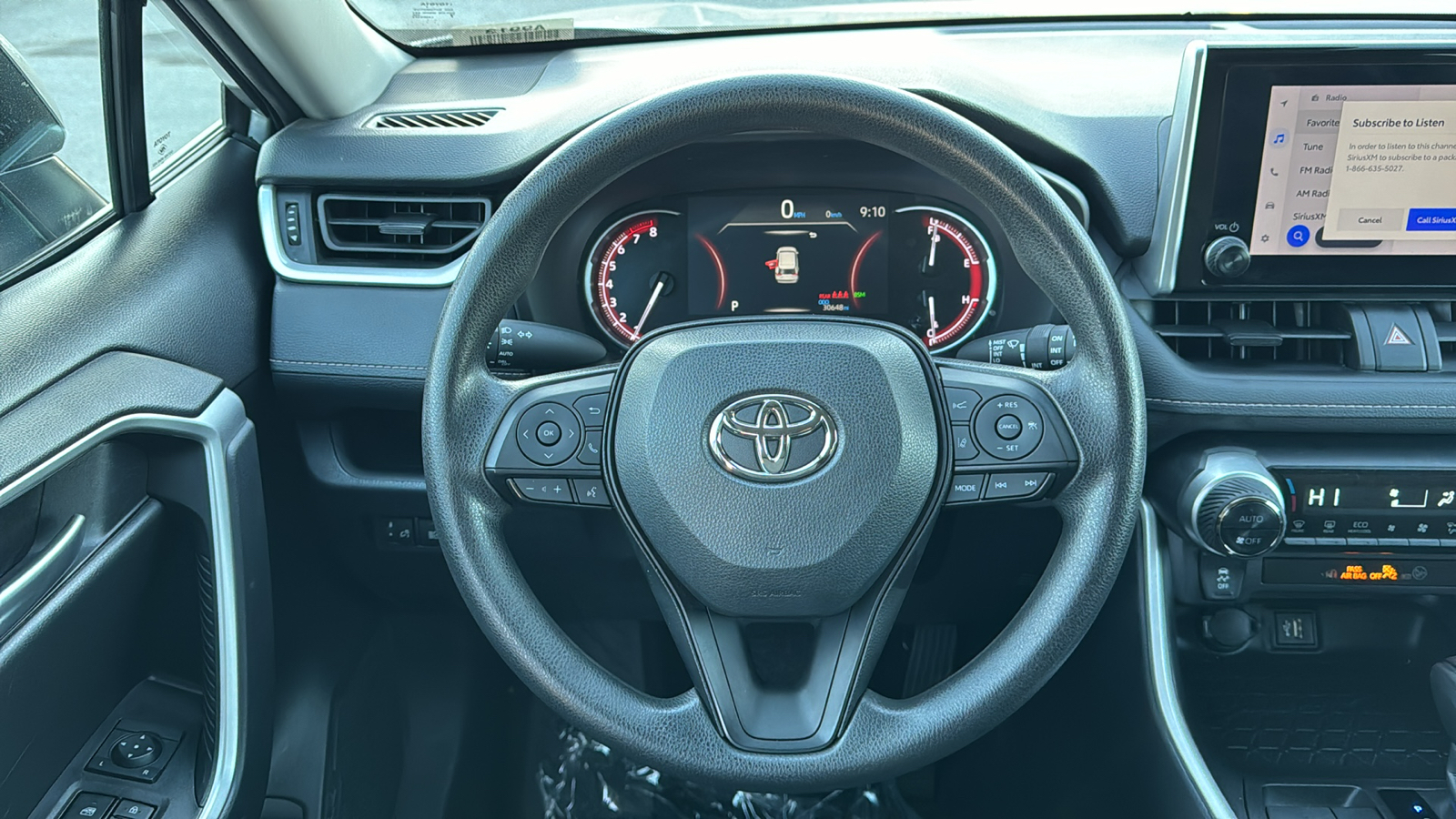 2024 Toyota RAV4 XLE 27