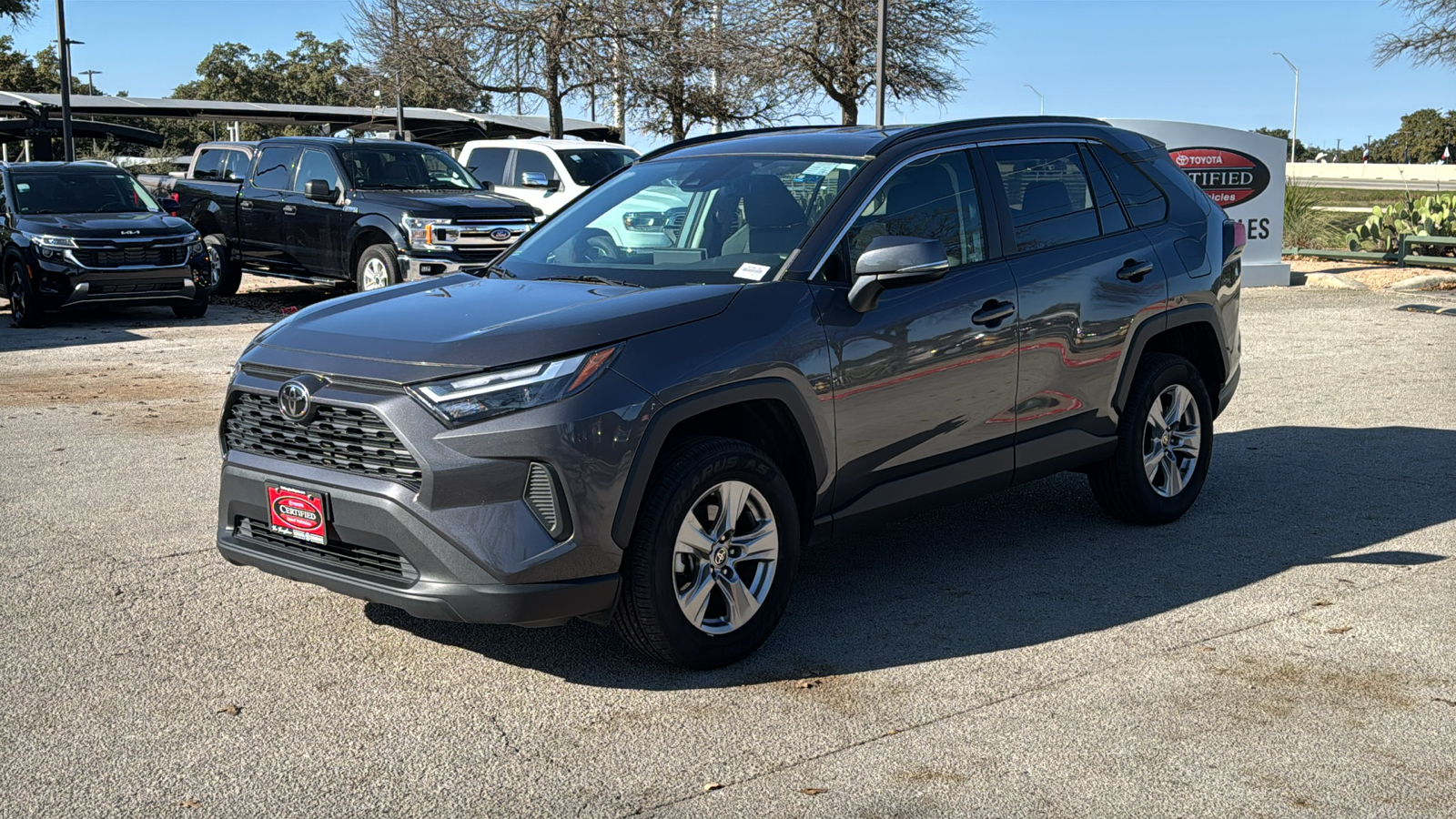 2022 Toyota RAV4 XLE 3