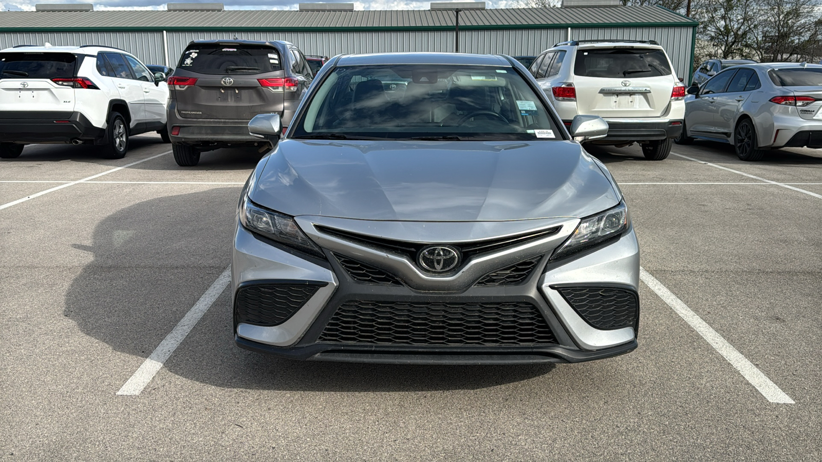 2023 Toyota Camry SE 2