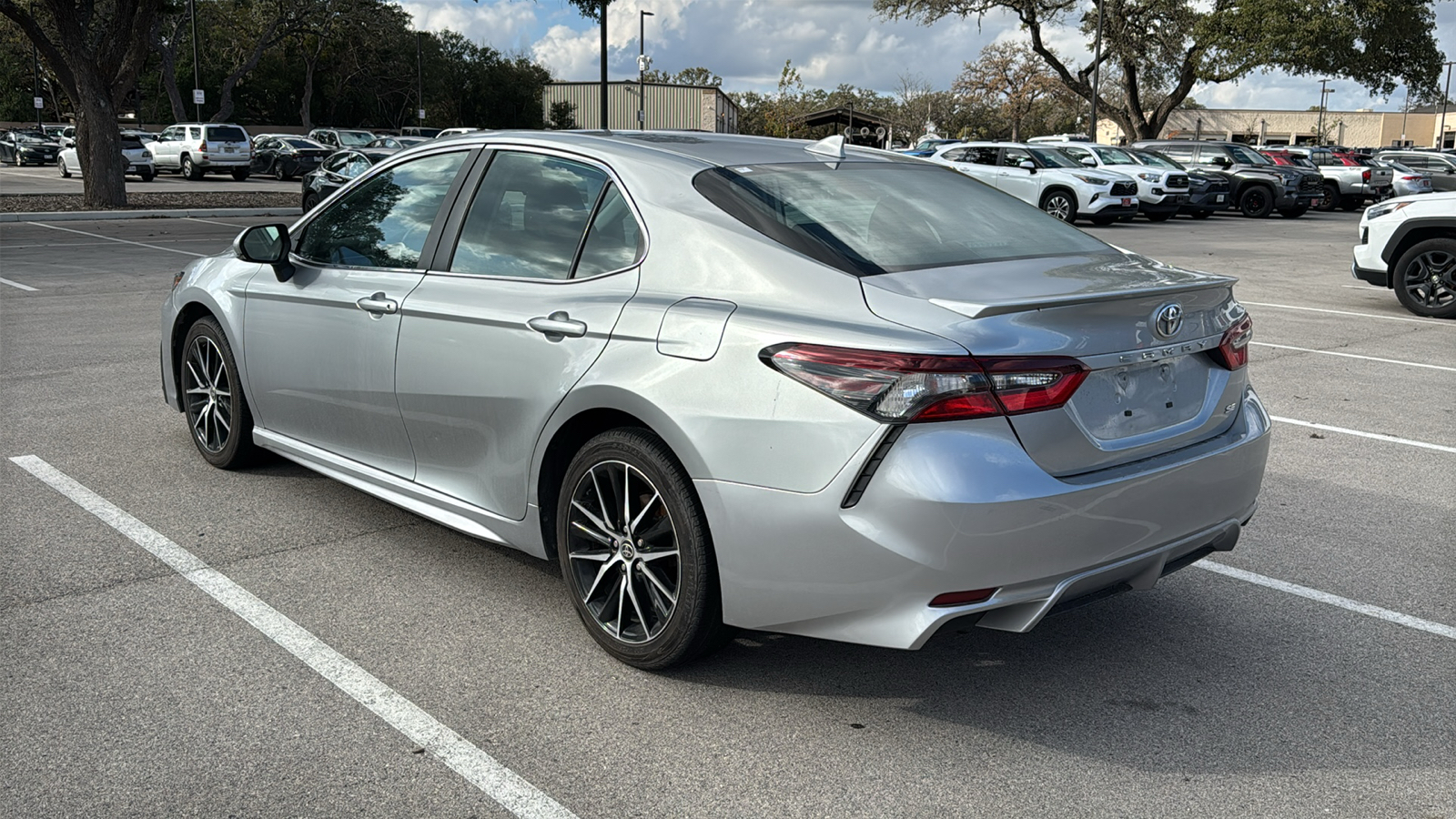 2023 Toyota Camry SE 4