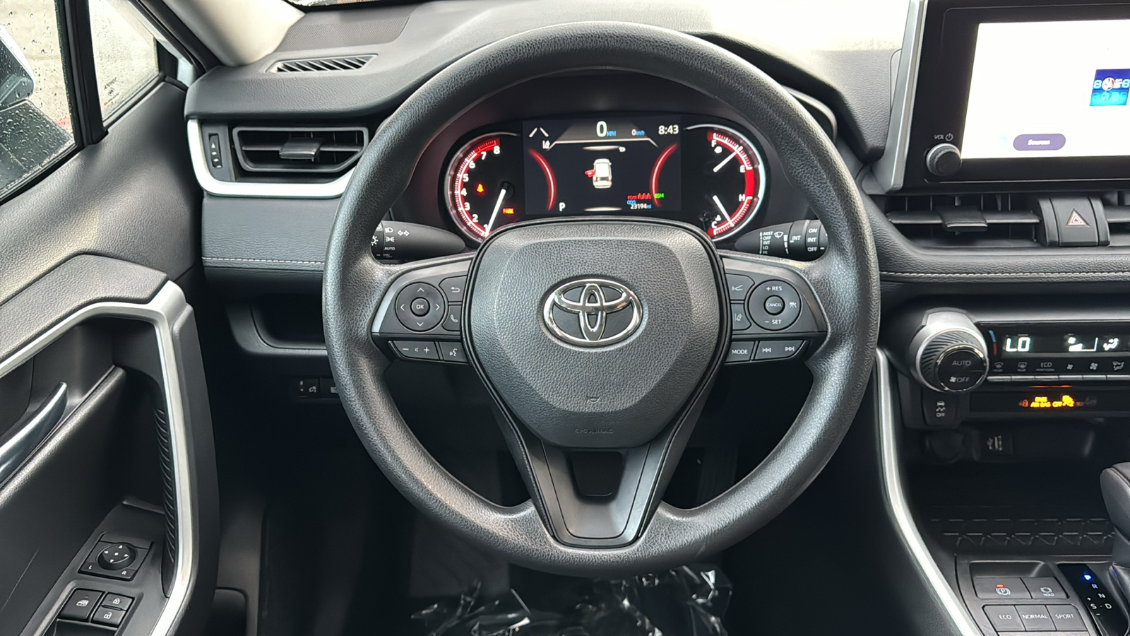 2024 Toyota RAV4 XLE 27