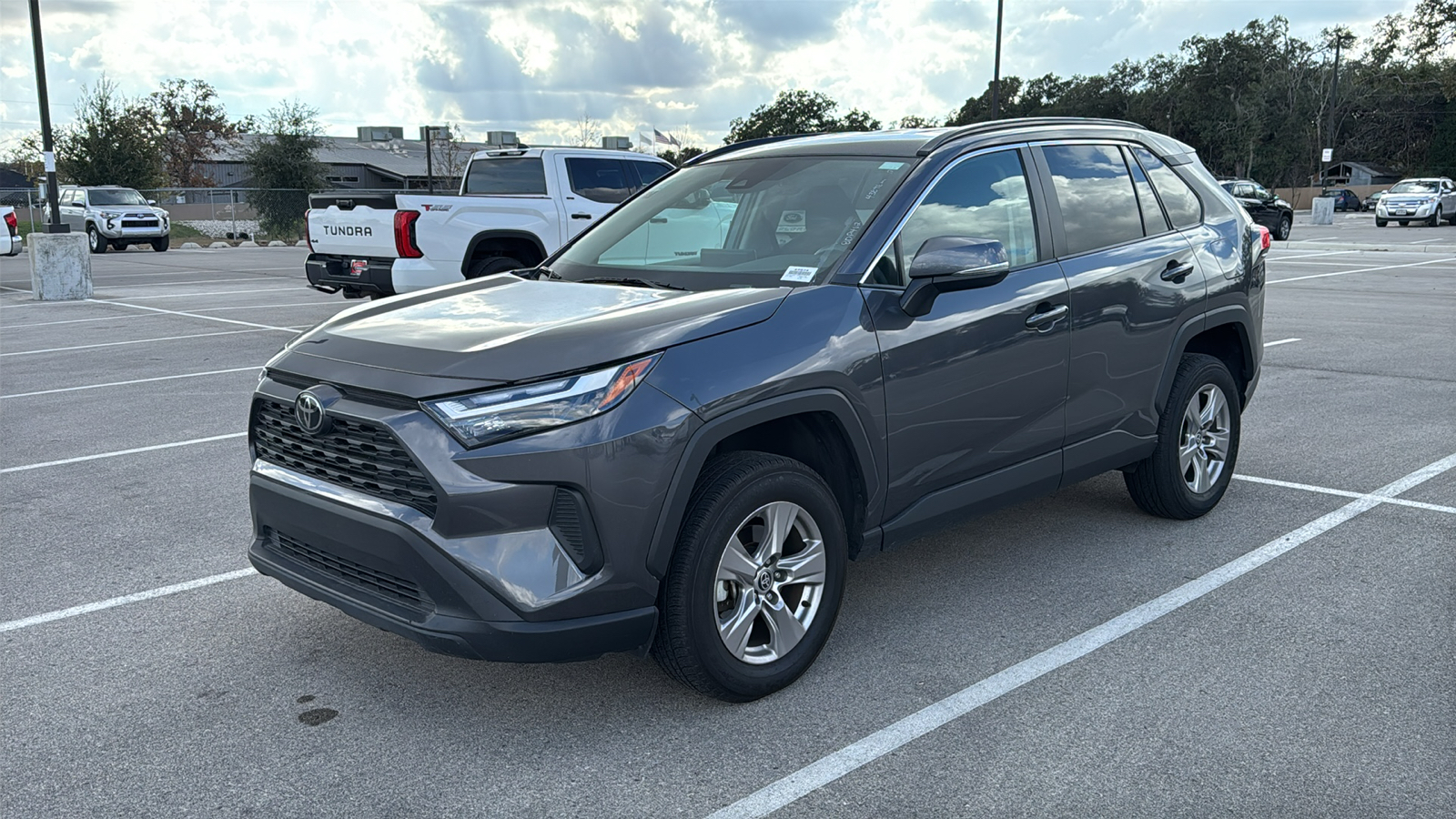 2023 Toyota RAV4 XLE 3