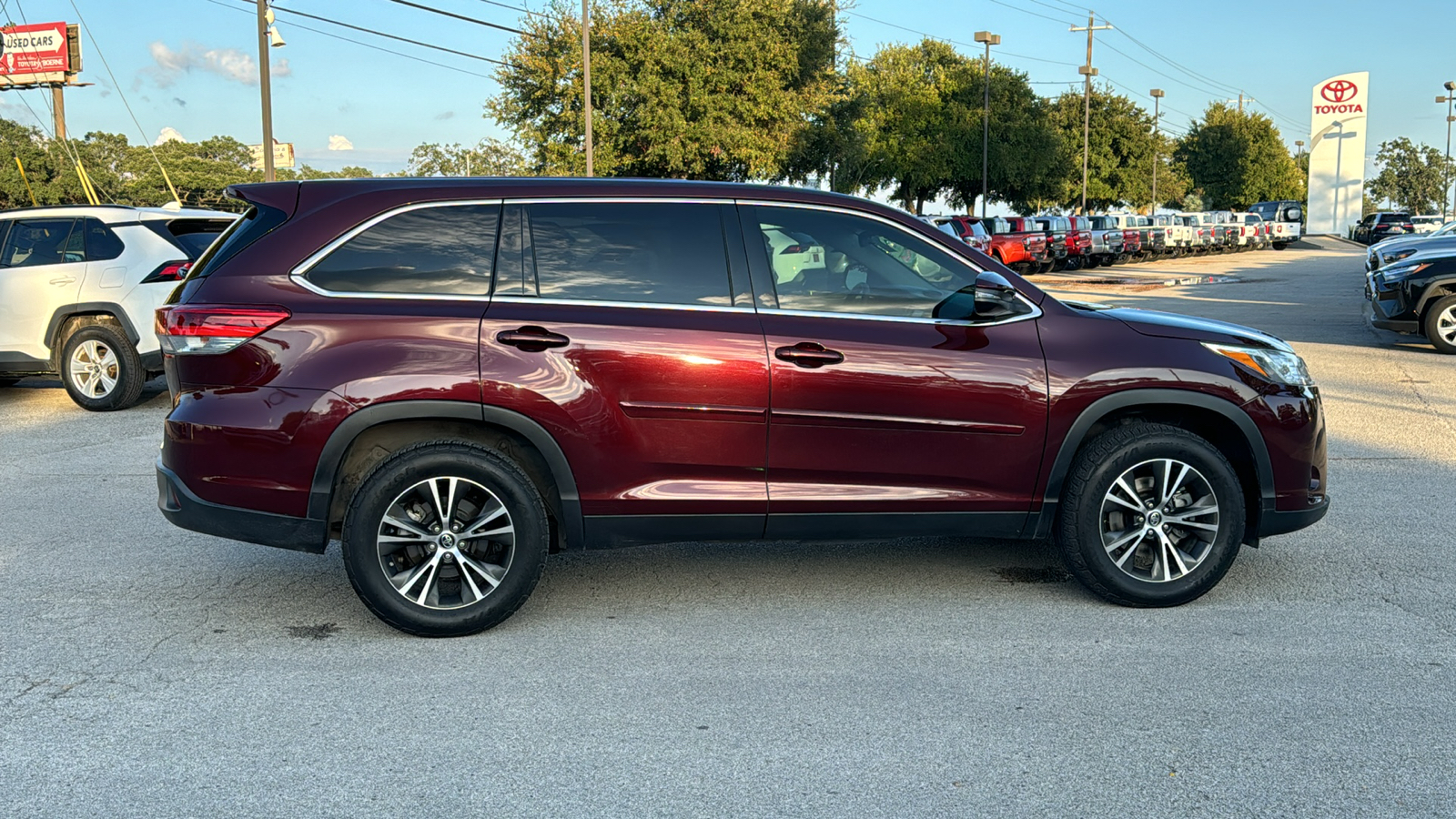 2019 Toyota Highlander LE 8