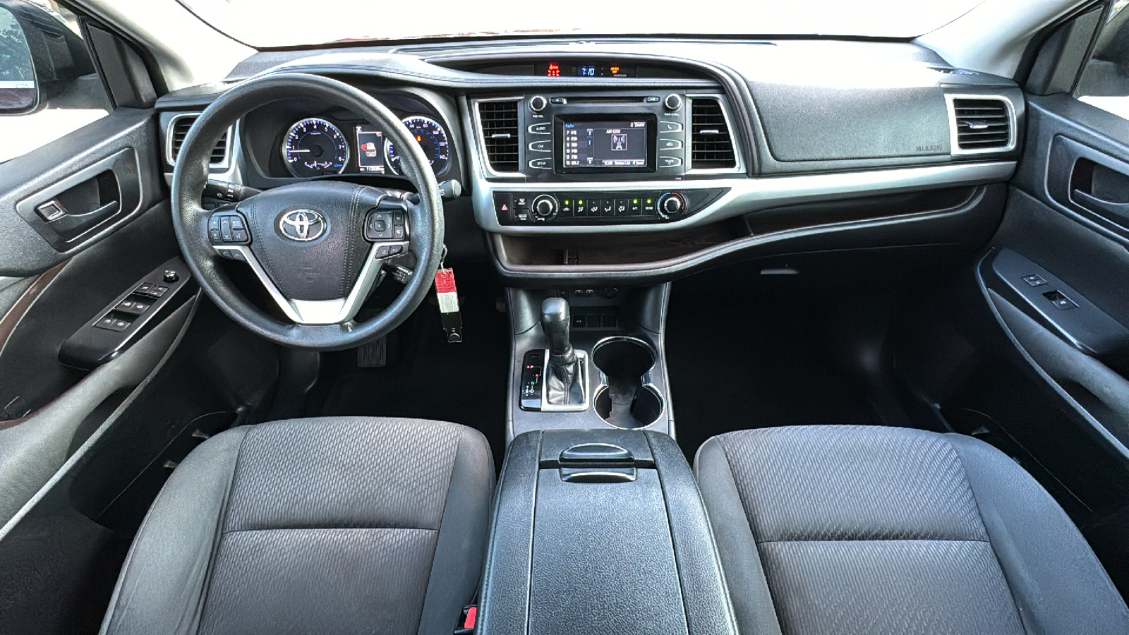 2019 Toyota Highlander LE 19